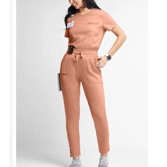 WhisperLite Lyra Crew Neck Shirt & ISLA Ankle Zip Pant Scrub Set Sz: M - Picture 1 of 10